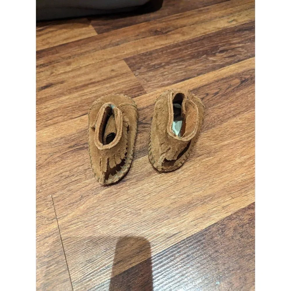 Minnetonka leather baby moccasins size 2